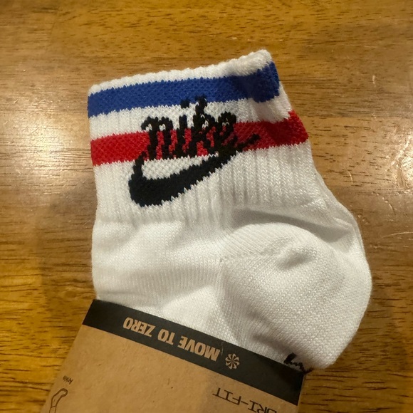 Nike Women’s Youth Dri Fit Ankle Socks 3 Pair White Small DX5080 100 New W Tags - Picture 5 of 5